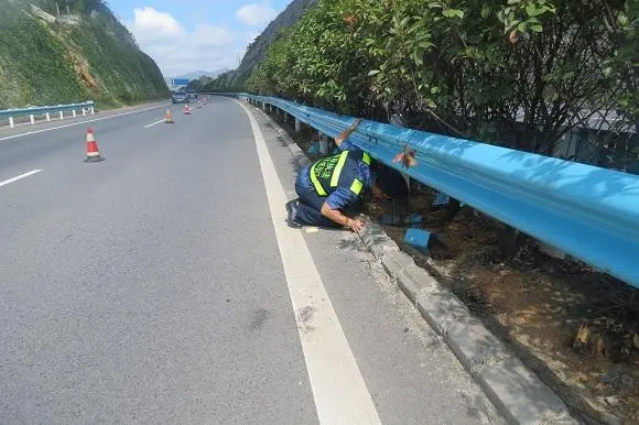 平凉高速路波形护栏