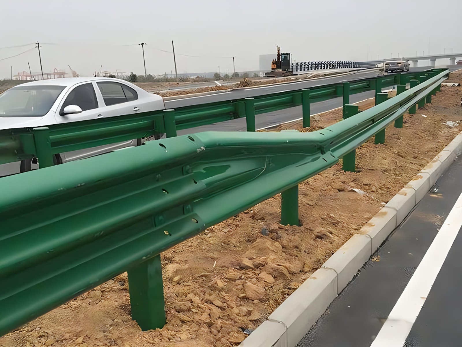 平凉高速波形护栏板日常维护方案确保道路安全新举措